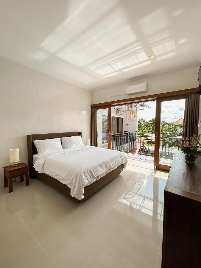 סמיניאק James Guest House