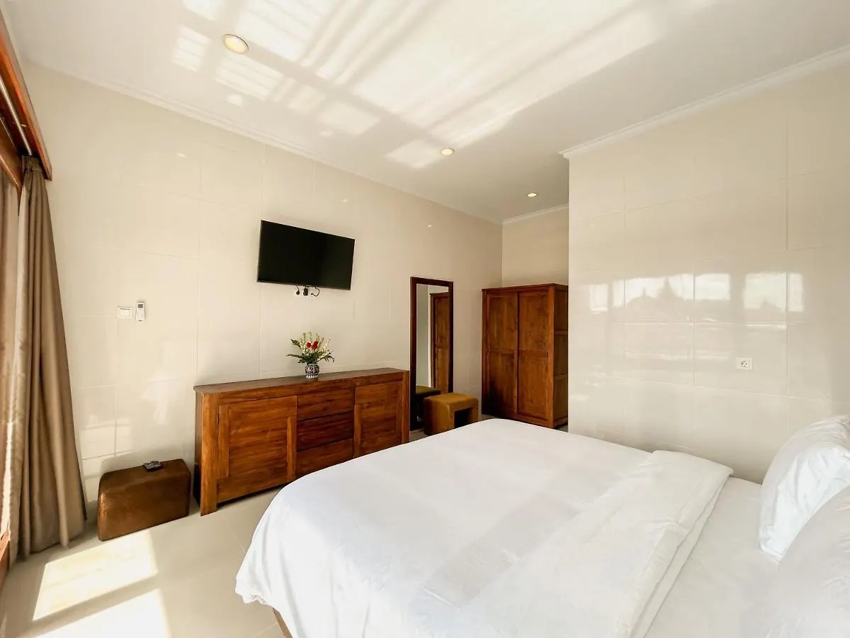 סמיניאק James Guest House