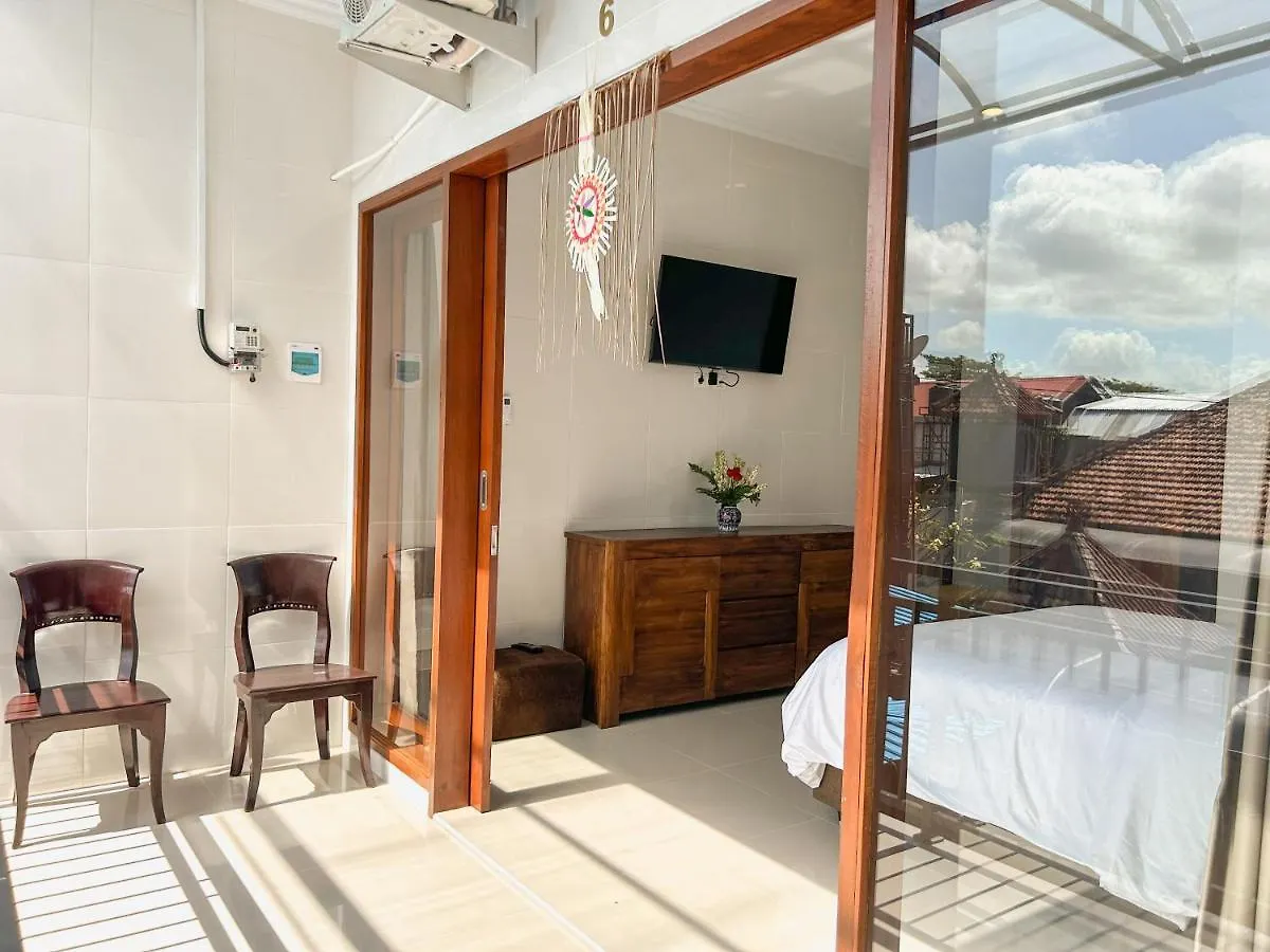 סמיניאק James Guest House
