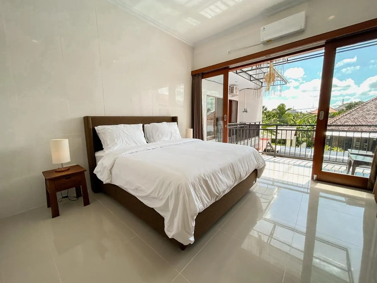 James Guest House سمينياك